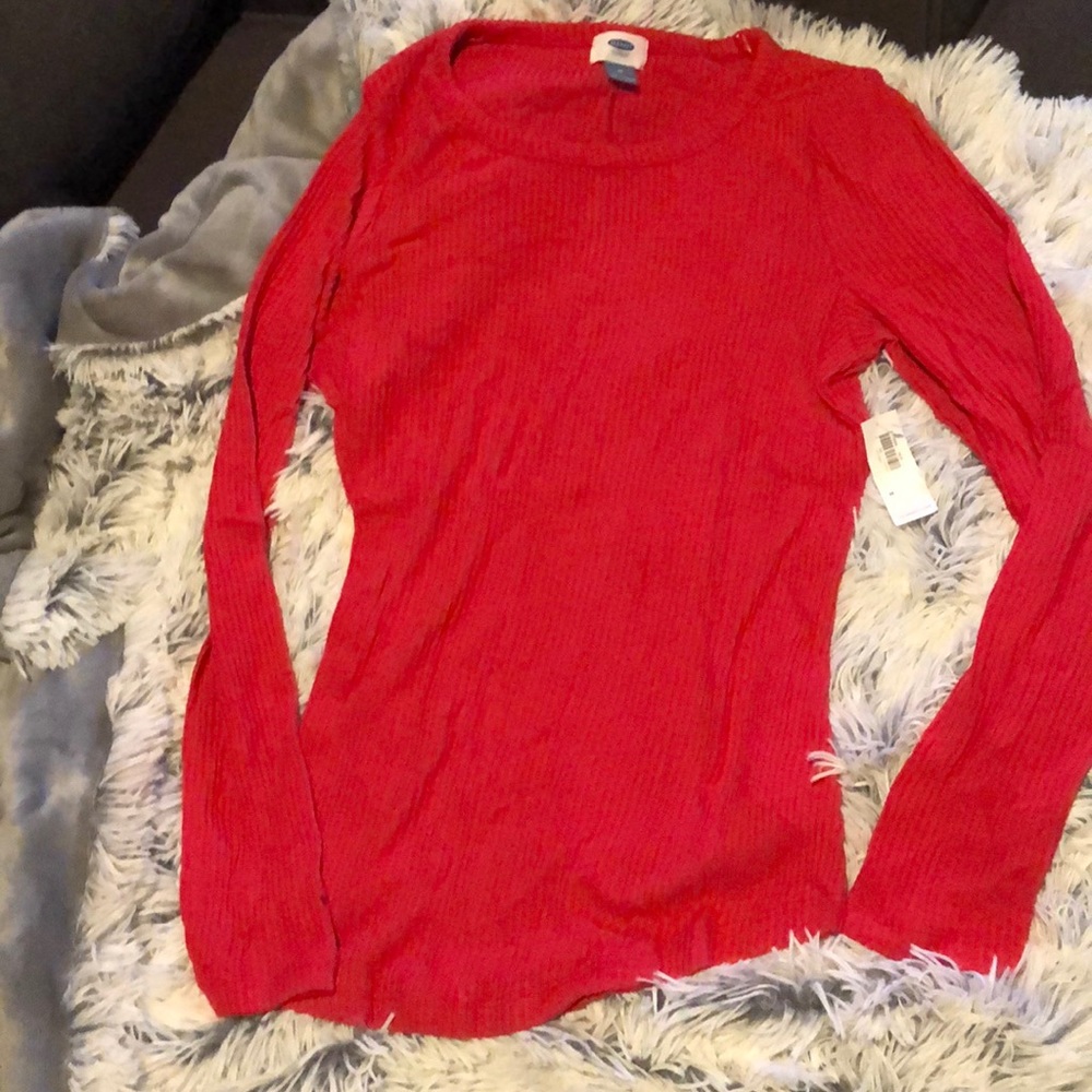 Red long sleeve Old Navy tee